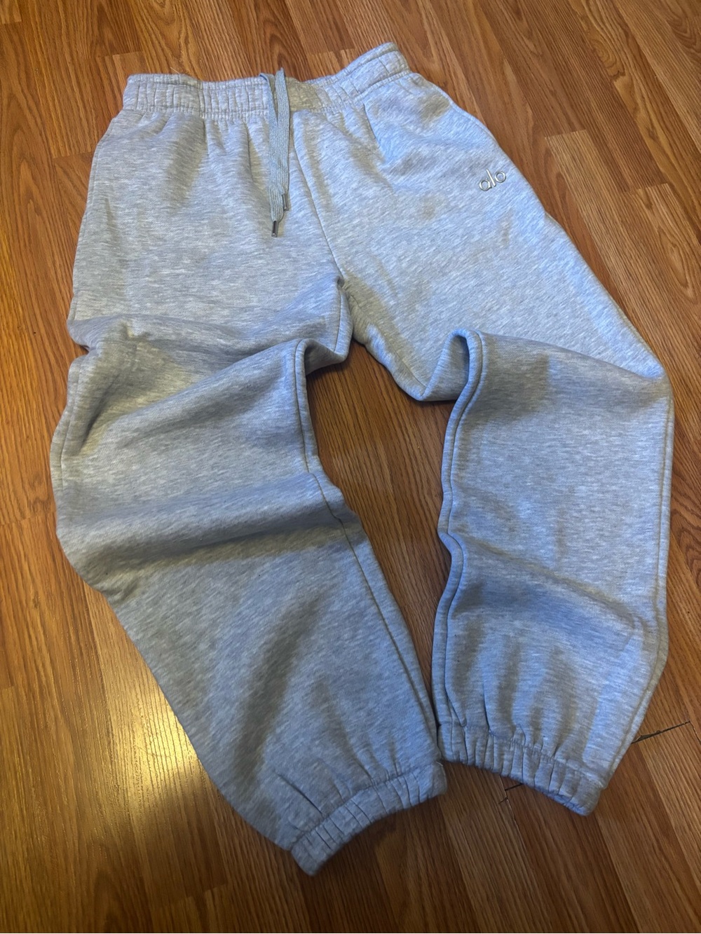 ALO Yoga Men's Heather Gray Fleece Joggers